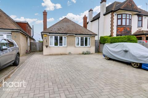 Great Wheatley Road, Rayleigh 3 bed detached bungalow for sale