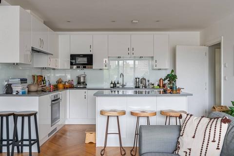 Three Mill Lane, London E3 2 bed flat for sale