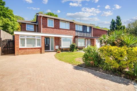 Buckingham Drive, East Grinstead, RH19 4 bed semi