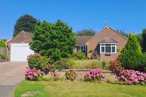 The Avenals, Angmering BN16 3 bed detached bungalow for sale