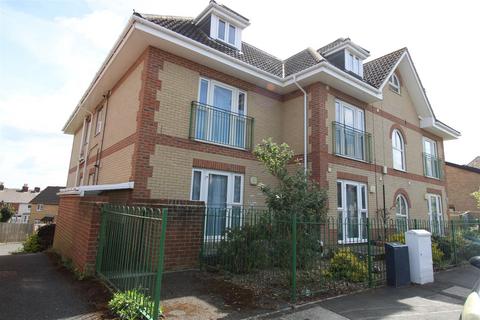 20 Newport Road, Cowes PO31 1 bed flat for sale