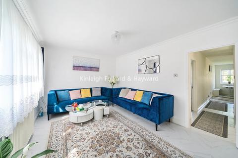 Carley Court, Friern Park London, N12 1 bed maisonette for sale