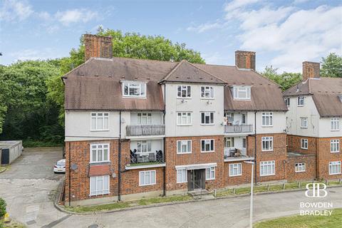 High Road, Woodford Green 2 bed flat for sale