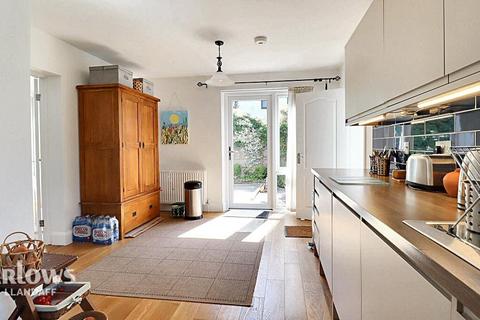 Mitre Court, Cardiff 3 bed detached house for sale