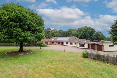 Cove Road, Fleet GU51 6 bed detached house for sale