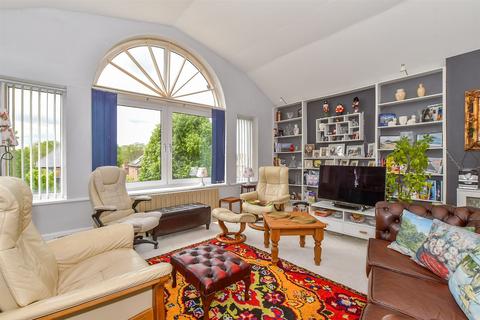 Grimston Avenue, Folkestone, Kent 2 bed apartment for sale