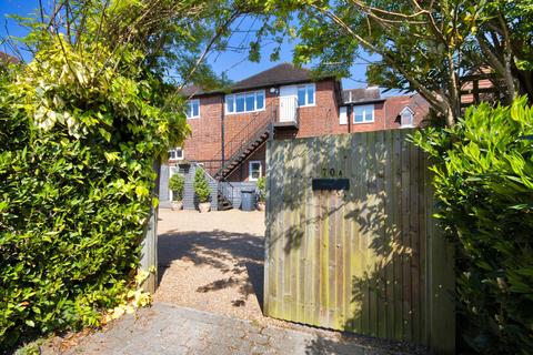 High Street, Edenbridge 3 bed maisonette for sale