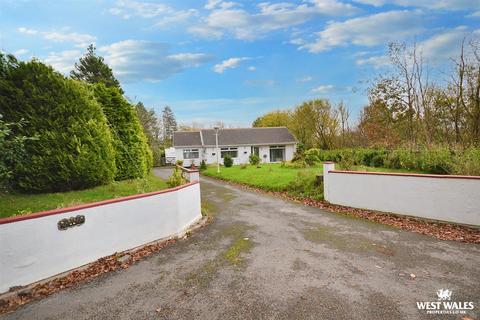North Road, Whitland 3 bed detached bungalow for sale