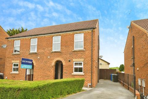 Stormont Grove, Inkersall... 3 bed semi