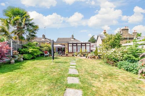 Wrotham Road, Meopham DA13 3 bed detached bungalow for sale