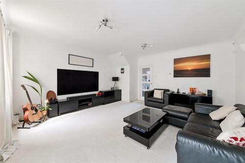Upper Dunnymans, Banstead 3 bed end of terrace house for sale