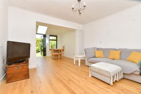 Sandes Place, Leatherhead KT22 2 bed semi