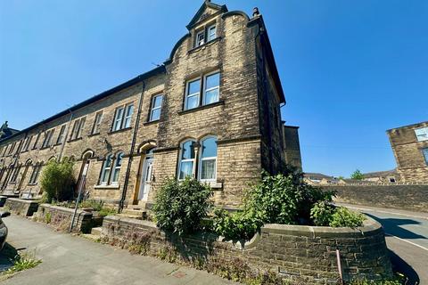 Savile Park Road, Halifax 6 bed end of terrace house for sale