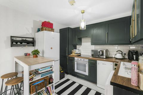 Balham Hill, London, SW12 2 bed apartment for sale