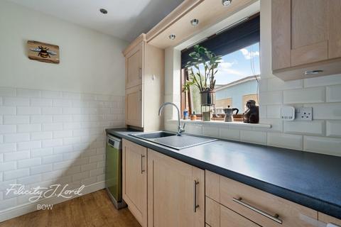 Brabazon Street, London, E14 2 bed flat for sale