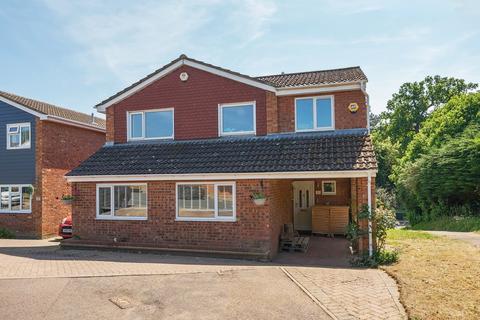 Kingfisher Road, Flitwick, MK45 4 bed detached house for sale