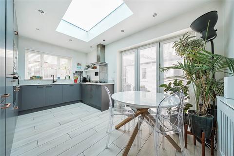 Melbourne Road, London 2 bed apartment for sale