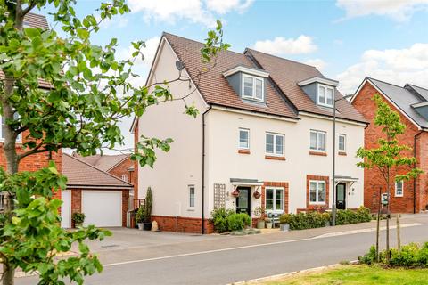 Homestead Lane, Steeple Claydon... 4 bed semi