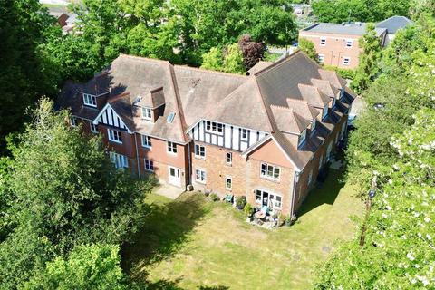 Old Forest Road, Wokingham... 2 bed apartment for sale
