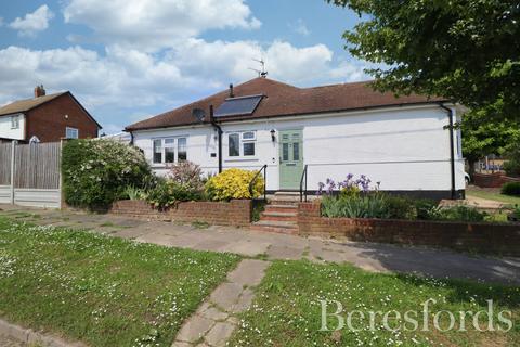 Cranham Gardens, Upminster, RM14 2 bed bungalow for sale