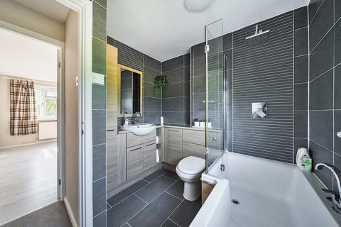 Birken Road, Tunbridge Wells, TN2 3 bed semi