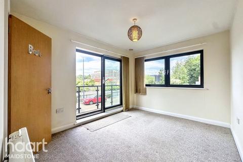 Mckenzie Court, Maidstone 2 bed apartment for sale