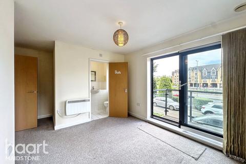 Mckenzie Court, Maidstone 2 bed apartment for sale
