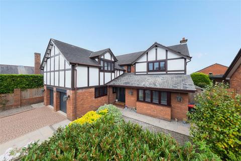 Royal Gardens, Northwich CW9 5 bed detached house for sale