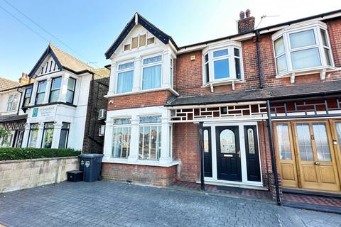 The Brent, Dartford DA1 4 bed semi