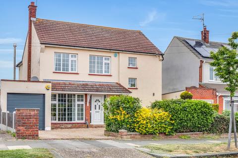 Marcus Avenue, Thorpe Bay SS1 4 bed detached house for sale