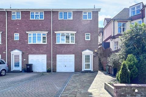 Southfields Road, Eastbourne BN21 3 bed end of terrace house for sale
