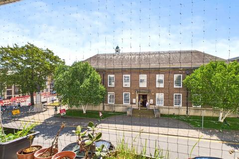 Stoke Abbott Court, BN11 1HJ 2 bed flat for sale