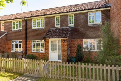 Station Road, Lingfield RH7 2 bed ground floor maisonette for sale