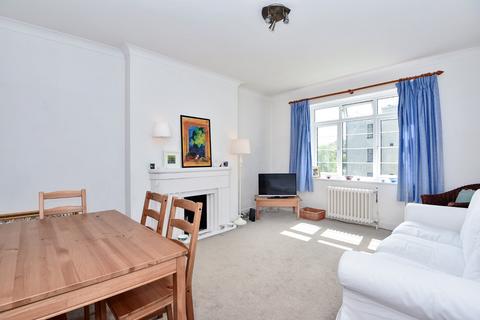 North Hill, Highgate, London, N6 2 bed flat for sale