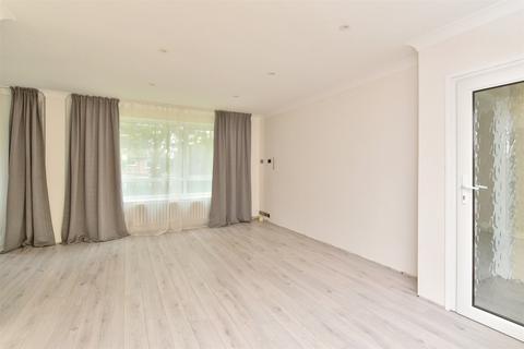 Pevensey Garden, Worthing, West Sussex 2 bed flat for sale