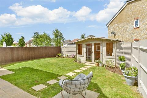 Eveas Drive, Sittingbourne ME10 3 bed detached house for sale