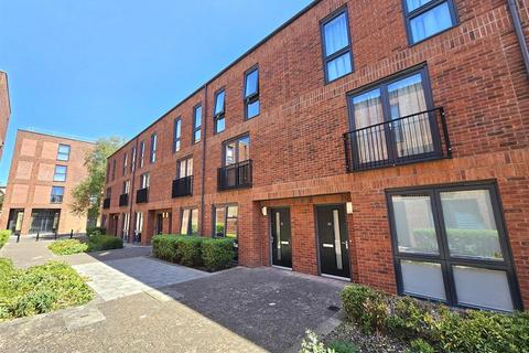 Friars Orchard, Gloucester 3 bed townhouse for sale