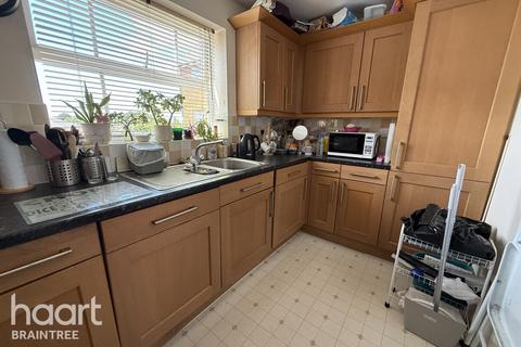 Malyon Close, Braintree 2 bed apartment for sale