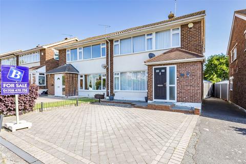 Hedingham Road, Hornchurch, RM11 3 bed semi