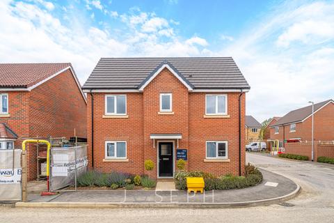Hummingbird Drive, Stowmarket, IP14 3 bed detached house for sale