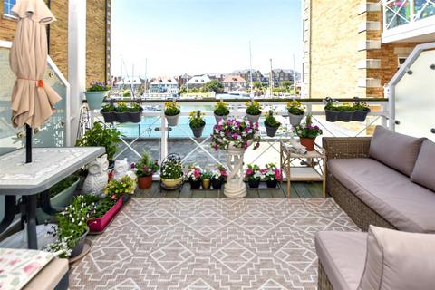 Golden Gate Way, Eastbourne 2 bed flat for sale