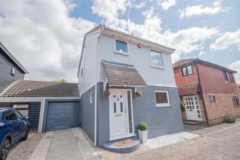Clarence Close, Chelmer Village... 3 bed link detached house for sale