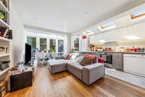 Leathwaite Road, SW11 2 bed apartment for sale