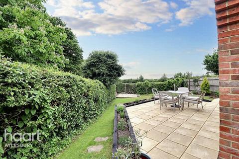 St Michaels Close, Aylesbury 4 bed link detached house for sale