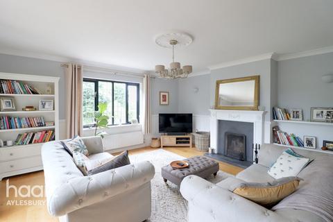 St Michaels Close, Aylesbury 4 bed link detached house for sale