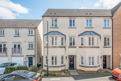 Dixon Close, Enfield, Redditch, B97 4 bed semi