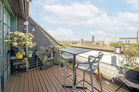 Rotherhithe Street, London SE16 2 bed flat for sale