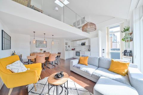 Milles Square, London, SW9 2 bed flat for sale