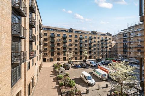 Cayenne Court, Shad Thames, London, SE1 2 bed flat for sale