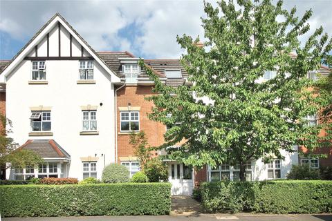 Claremont Avenue, Woking GU22 2 bed flat for sale